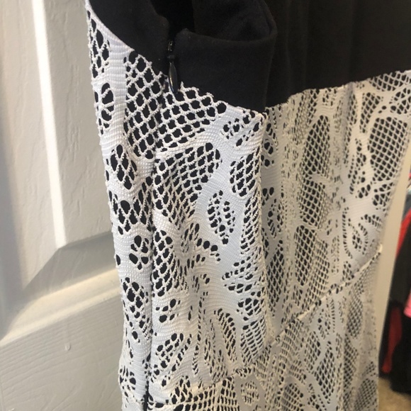 Robbi & Nikki Black White Crochet Overlay Dress - Picture 4 of 5